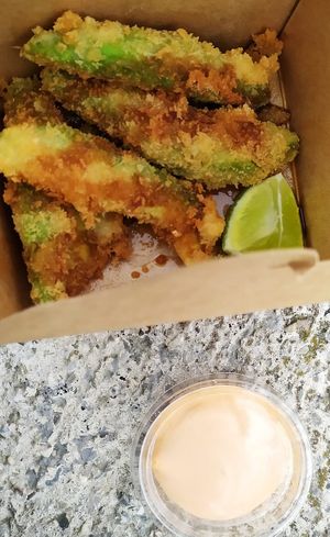 Crispy lemon avo at Hippie Chay in Munich