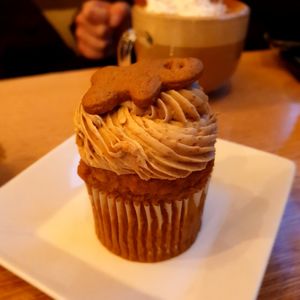 ginger bread cupcake at Plant Cafe & Kitchen - Itaewon in Seoul