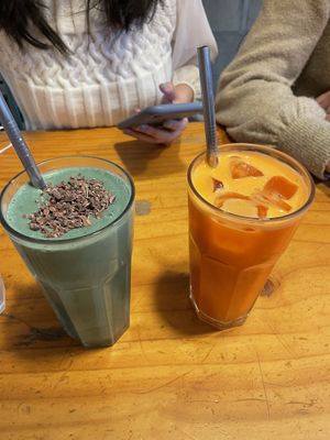 Power smoothie (left) and carrot/apple juice (right)   at Plant Cafe & Kitchen - Itaewon in Seoul