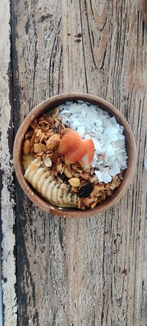 Mango smoothie bowl at The Sloth in Canggu