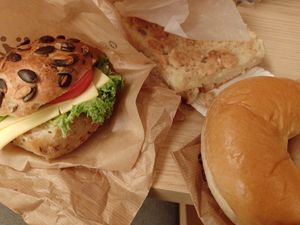 Belegtes Käsebrötchen, Streuselkuchen und Hörnchen at Bäcker Göing - Bödekerstr 85 in Hannover