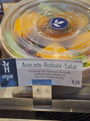 Avocado Rotkohl Salat at Haferkater - Hbf Frankfurt am Main in Frankfurt