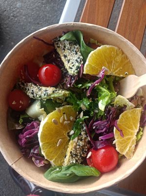 Avocado-Rotkohl-Salat sooooo lecker! at Haferkater - Hbf Frankfurt am Main in Frankfurt