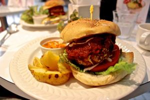 hamburger at Hanada Rosso in Tokyo