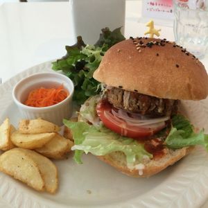 Hanada Veggie Burger, served with salad, chips and soup at Hanada Rosso in Tokyo