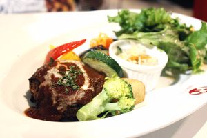 Vegan steak set at Hanada Rosso in Tokyo