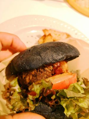 burger at Hanada Rosso in Tokyo