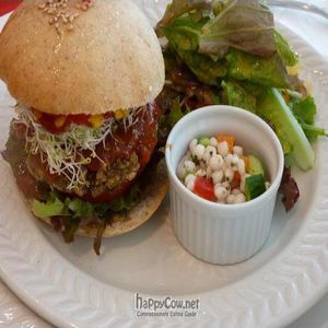 Gohongi vegetable hamburguer with salad. at Hanada Rosso in Tokyo