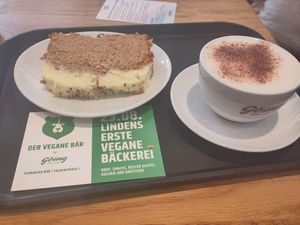Carrot Cake. Nicht perfekt, aber lecker. at Bäcker Göing - Falkenstr - Der Vegane Bär  in Hannover