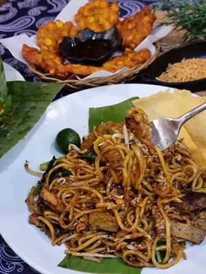 Mee Goreng at Warung Ijo in Central Singapore