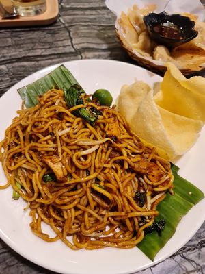 Mee Goreng spicy level 2 ~ 29/6/22 at Warung Ijo in Central Singapore