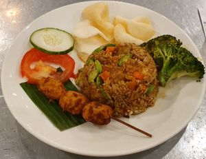 Woh! I love the Petai Fried Rice .Spicy and yummy🤤😍 at Warung Ijo in Central Singapore