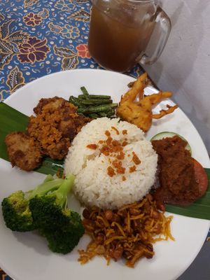 Nasi Lemak Fried Chicken ~ Circuit Breaker Period Phrase2 at Warung Ijo in Central Singapore