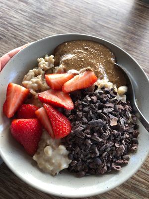 Small "Make your own" porridgde with strawberries, almond butter and cocoa nibs at GRØD - Vesterbrogade in Copenhagen