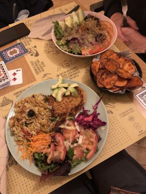 Vegan bowl, sweet potato chips and quinoa salad at Celeiro Cafe in Peniche