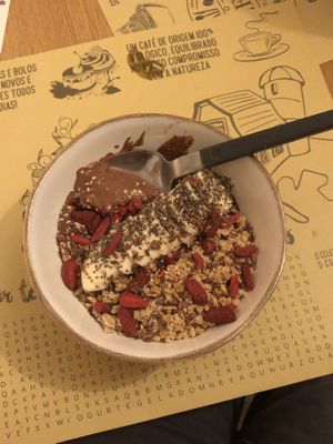 Cocoa bowl at Celeiro Cafe in Peniche