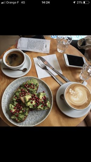 Avo toast at Ob-La-Di in Paris