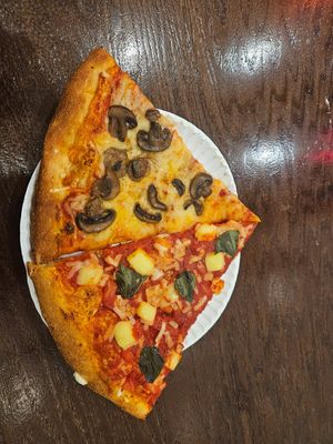 Mushroom and vegan mozarella at Artistic Pizza in New York City