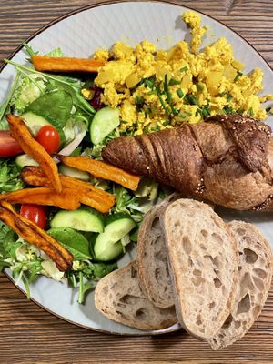 Vegan power plate at Fitagain in Krakow