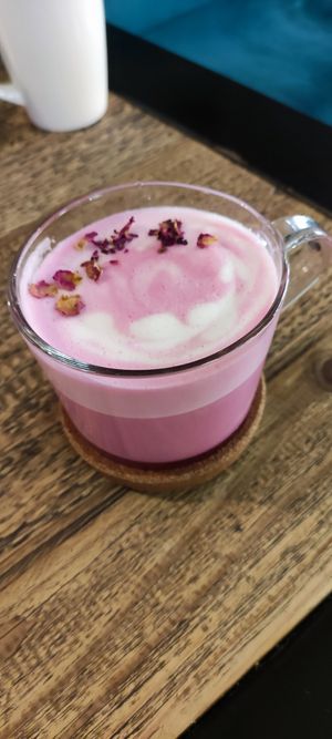 Vegan pink latte at Fitagain in Krakow