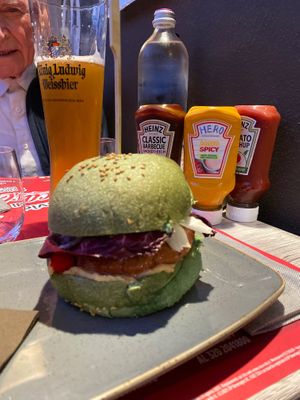 Green burger at Hero in Predazzo