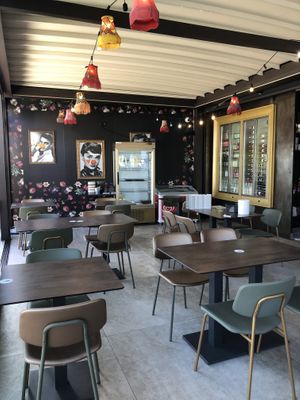 Inside   at Version Originale in Porto-vecchio