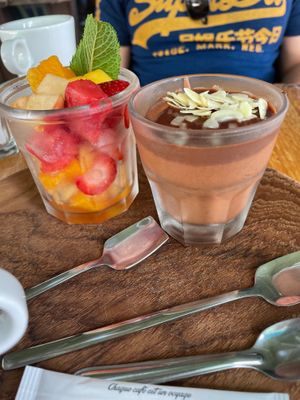 Vegan chocolate mousse and fruit salad at Brasserie L'Instant in Ajaccio