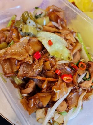 Fried dry hor fun ~ 1/10/ 21 at SHU Vegetarian 蔬方斋 - Toa Payoh in Central Singapore
