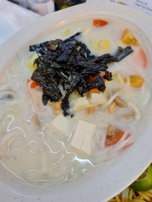 Fish slice bee hoon at SHU Vegetarian 蔬方斋 - Toa Payoh in Central Singapore