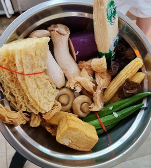 Mood for mala again ~ 26/11/21 at SHU Vegetarian 蔬方斋 - Toa Payoh in Central Singapore