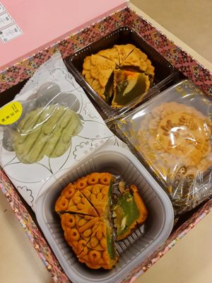 Assorted mooncakes ~ 27/8/22 at SHU Vegetarian 蔬方斋 - Toa Payoh in Central Singapore