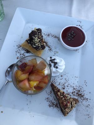 Poker-plate (vegan dessert plate) 9,50€  at Rocca Ja in Castelsardo