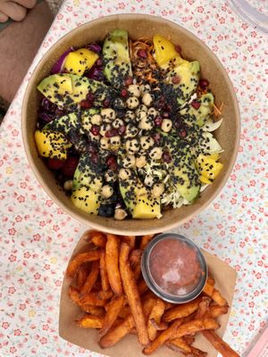 “Vegan bowl"  at Ridimutak Beach in Nerezine