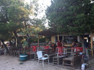 sitting area at Ridimutak Beach in Nerezine