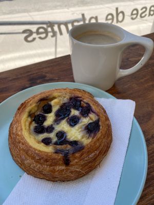 I don’t know how they make this vegan custard taste so good  at Leaves House || in Montreal