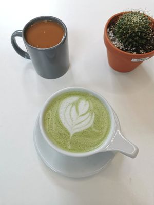 Matcha latte and coffee at Leaves House || in Montreal
