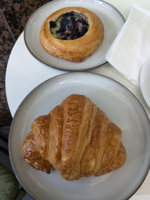 Blueberry danish and croissant at Leaves House || in Montreal
