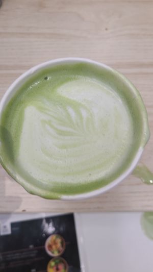 Macadamia milk greentea latte at Leaves House || in Montreal