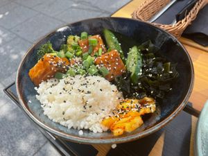 Teriyaki tofu bowl at Bracka 20 in Warsaw