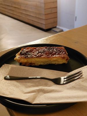 Crème brûlée cake at Schön Klar  in Mannheim