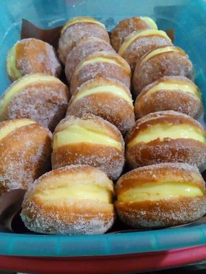 Berlinesas de crema pastelera  at Libres X Siempre in Mexico City