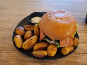 Le bacon& Cheeseburger burger, sehr gut at Not Dog in Nice