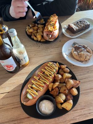 Sloppy joe with bacon and original, biscoff brownie and a cookie   at Not Dog in Nice