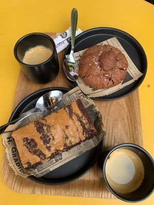 Coffee, cookie and brownies  at Not Dog in Nice