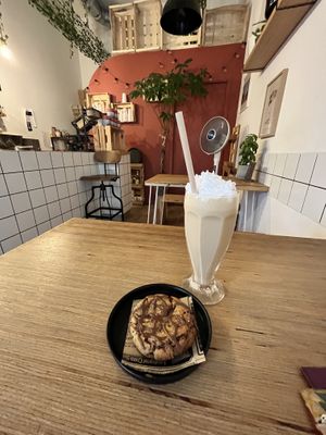 Biscoff milkshake and cookie  at Not Dog in Nice