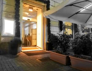 L'ingresso del locale at Muà in Genoa