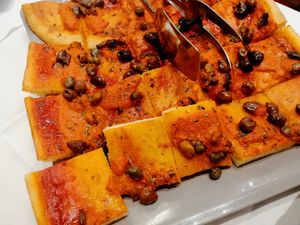 Pizza con olive at Muà in Genoa