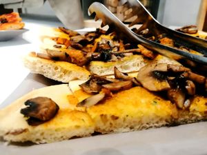 Pizza bianca ai funghi at Muà in Genoa