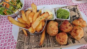 Fried cauliflower with chips, pea- and mayo-dip at Trebeler Bauernstuben in Trebel
