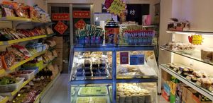 Fresh vegan pastries, mock meats, instant noodles and more. at Sù Bǐng Fāng 素饼坊 in Kunming